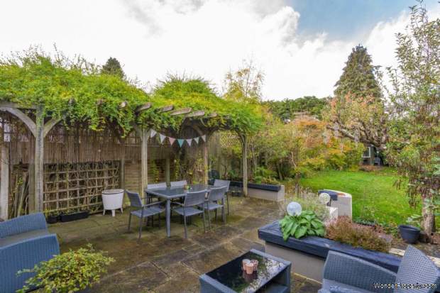 3 bedroom Detached for sale in Bushey