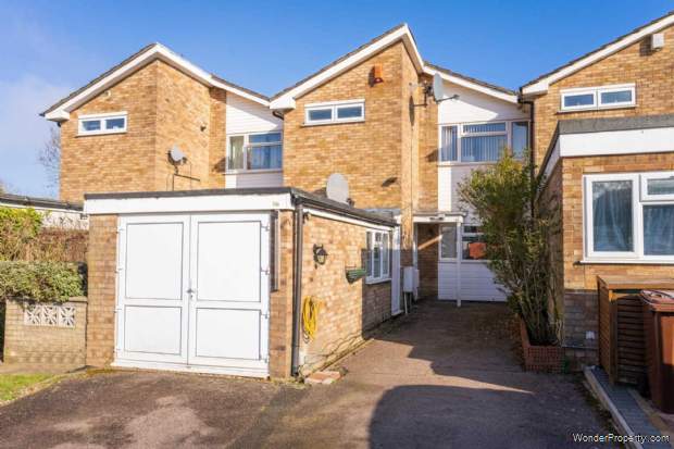 4 bedroom Terraced for sale in Bushey