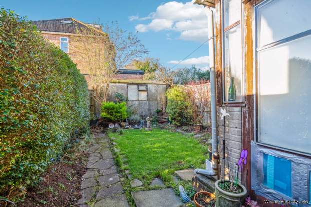 Additional Property Image 3 bedroom Terraced for sale in Bushey Heath 11