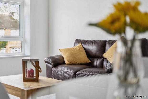 Additional Property Image 2 bedroom Flat for sale in Bushey 3