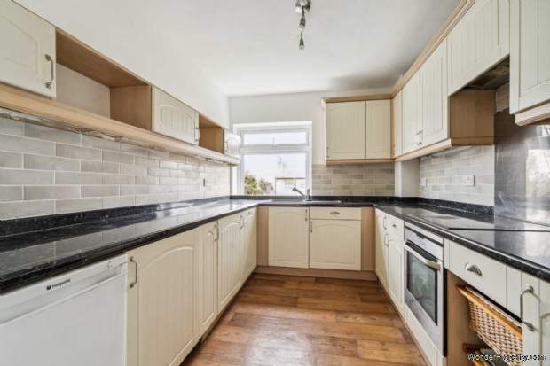 Additional Property Image 2 bedroom Flat for sale in Bushey 6