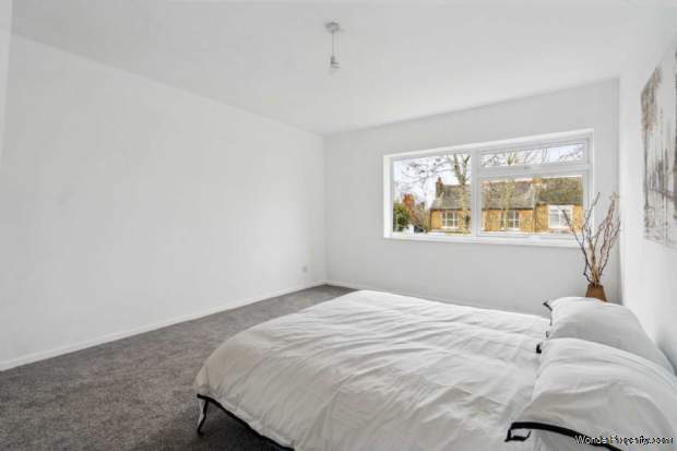 Additional Property Image 2 bedroom Flat for sale in Bushey 8