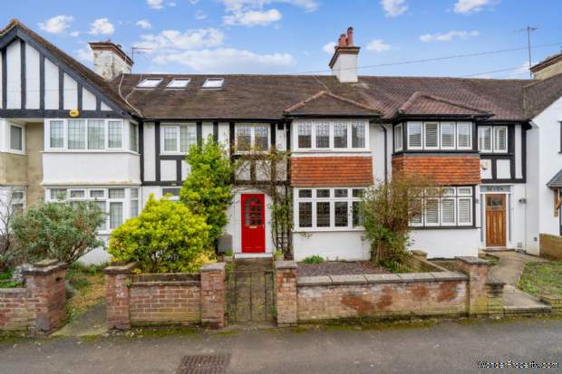 3 bedroom Terraced for sale in Watford