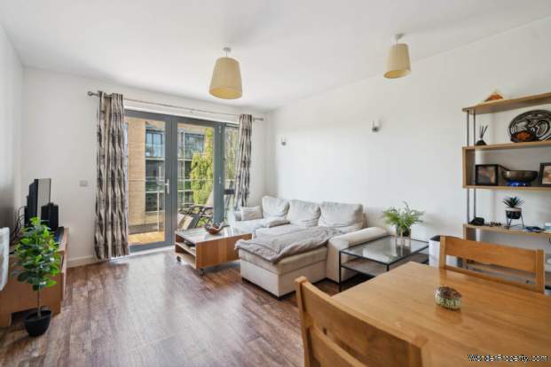 Additional Property Image 1 bedroom Flat for sale in Bushey 3
