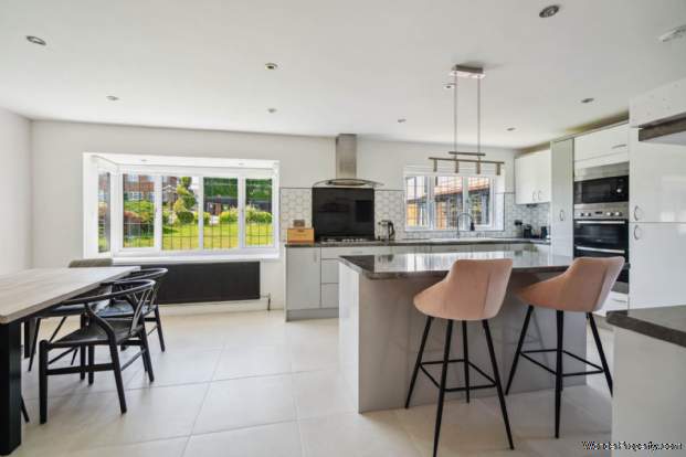 Additional Property Image 4 bedroom Detached for sale in Bushey Heath 4