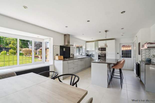 Additional Property Image 4 bedroom Detached for sale in Bushey Heath 6
