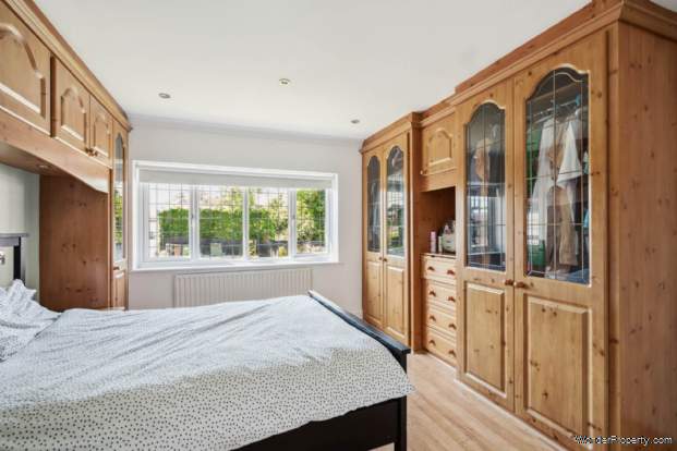 Additional Property Image 4 bedroom Detached for sale in Bushey Heath 11