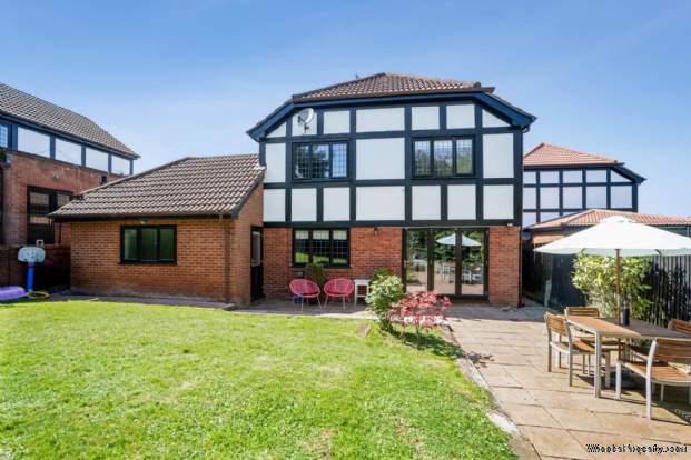 Additional Property Image 4 bedroom Detached for sale in Bushey Heath 17