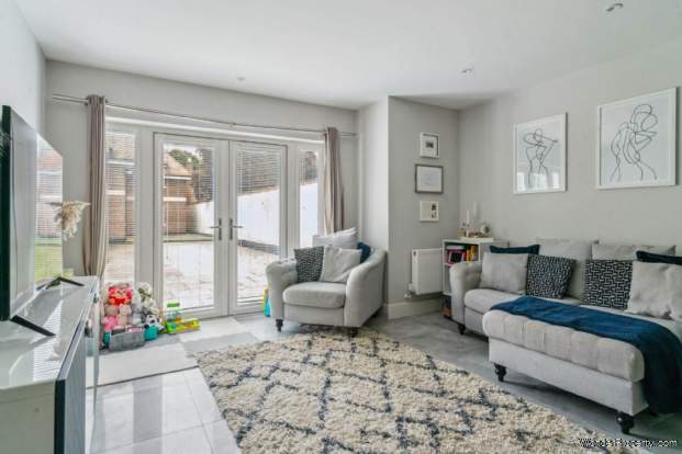 Additional Property Image 2 bedroom Flat for sale in Bushey 3
