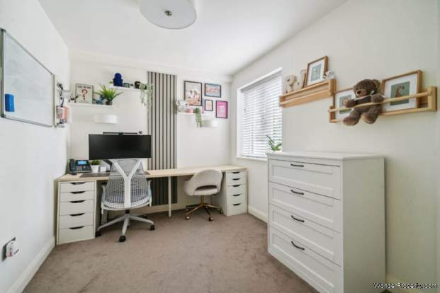 Additional Property Image 2 bedroom Flat for sale in Bushey 10