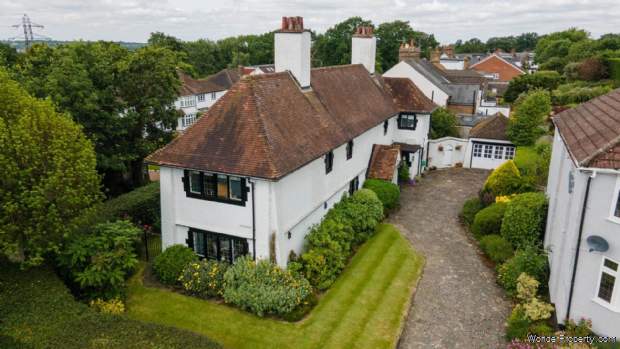 Additional Property Image 4 bedroom Detached for sale in Bushey 3