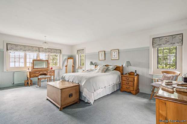 Additional Property Image 4 bedroom Detached for sale in Bushey 11