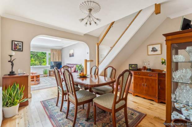Additional Property Image 3 bedroom Bungalow for sale in Bushey 9
