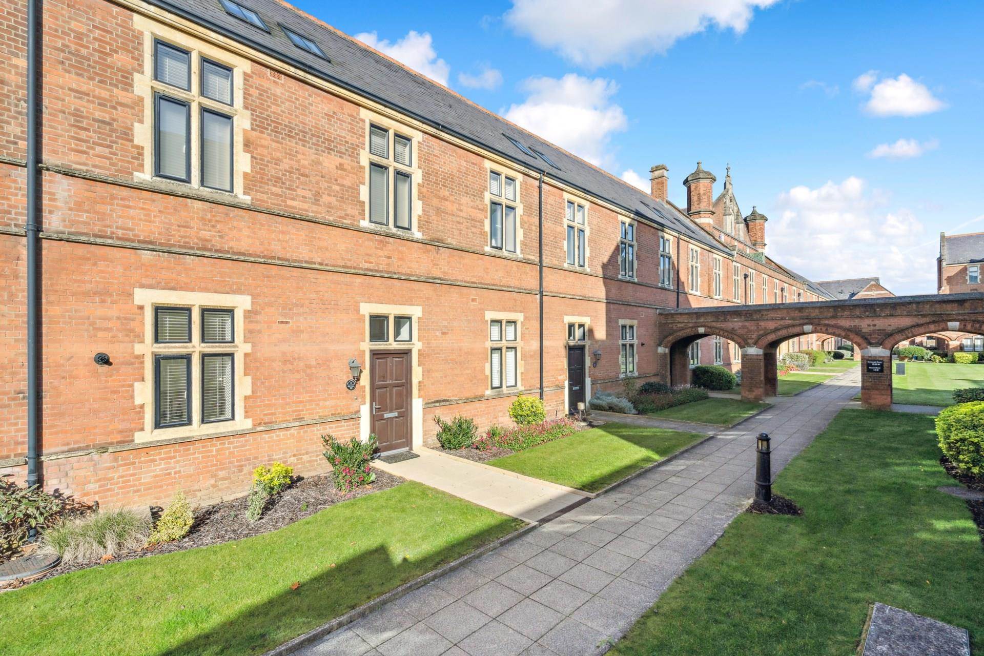 Additional Property Image 3 bedroom Terraced for sale in Bushey 2
