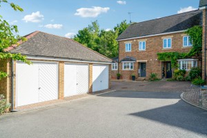 3 bedroom Terraced for sale in Bushey