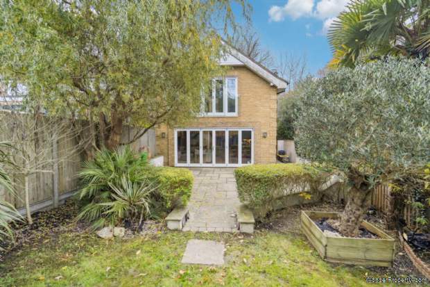 Additional Property Image 3 bedroom Detached for sale in Bushey 11