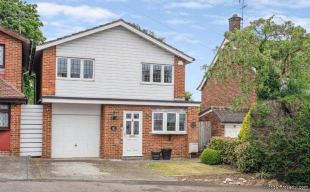 4 bedroom Detached for sale in Bushey