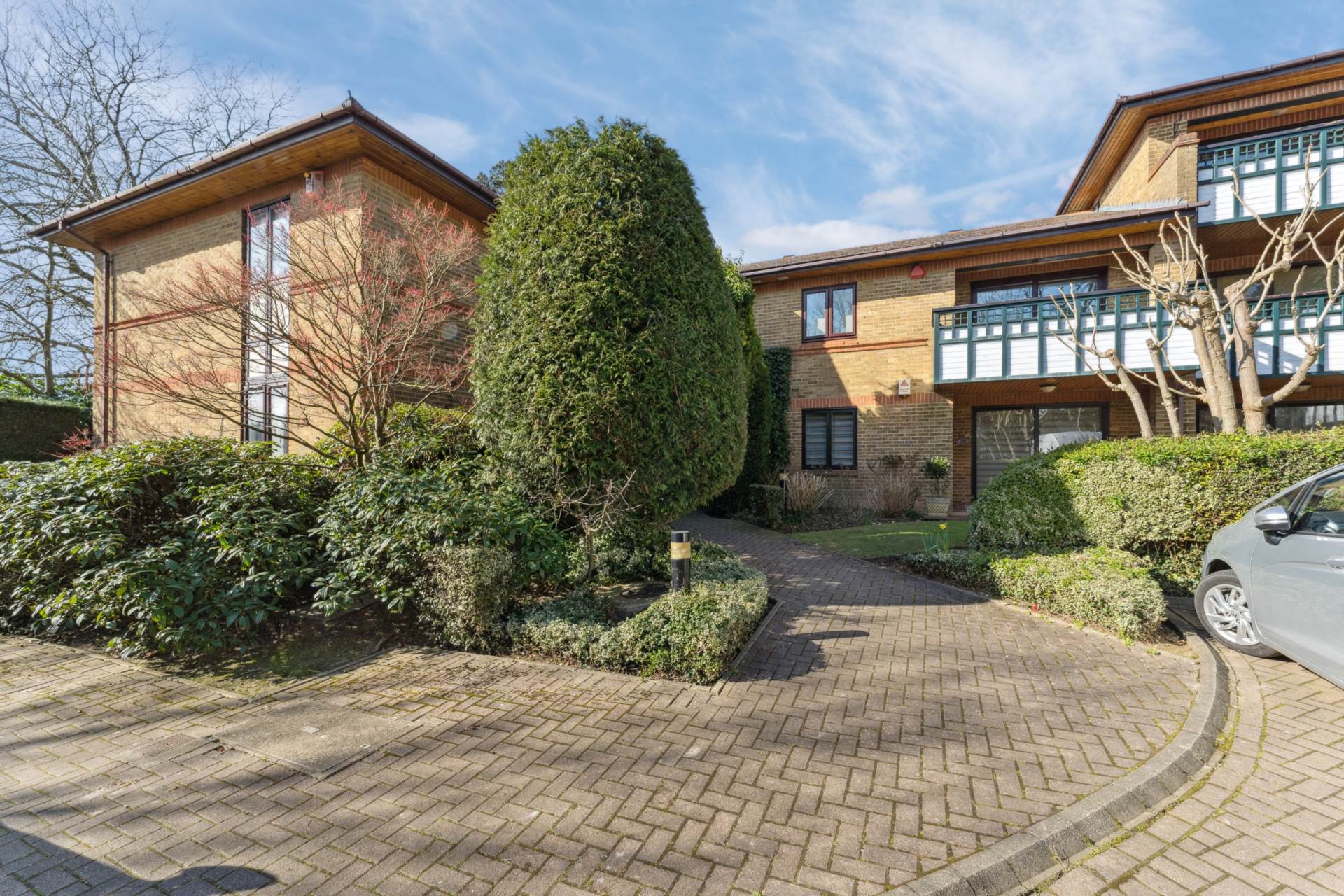 Additional Property Image 2 bedroom Flat for sale in Bushey 2