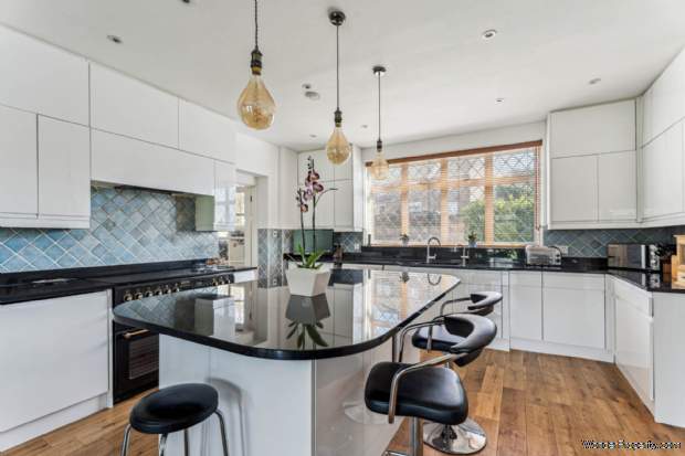 Additional Property Image 5 bedroom House for sale in Watford 5