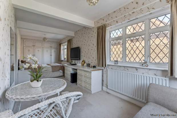 Additional Property Image 5 bedroom House for sale in Watford 12