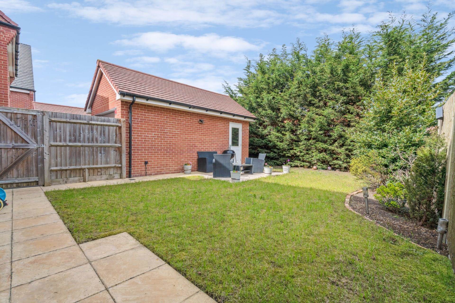 Additional Property Image 4 bedroom Link Detached House for sale in Bushey 4