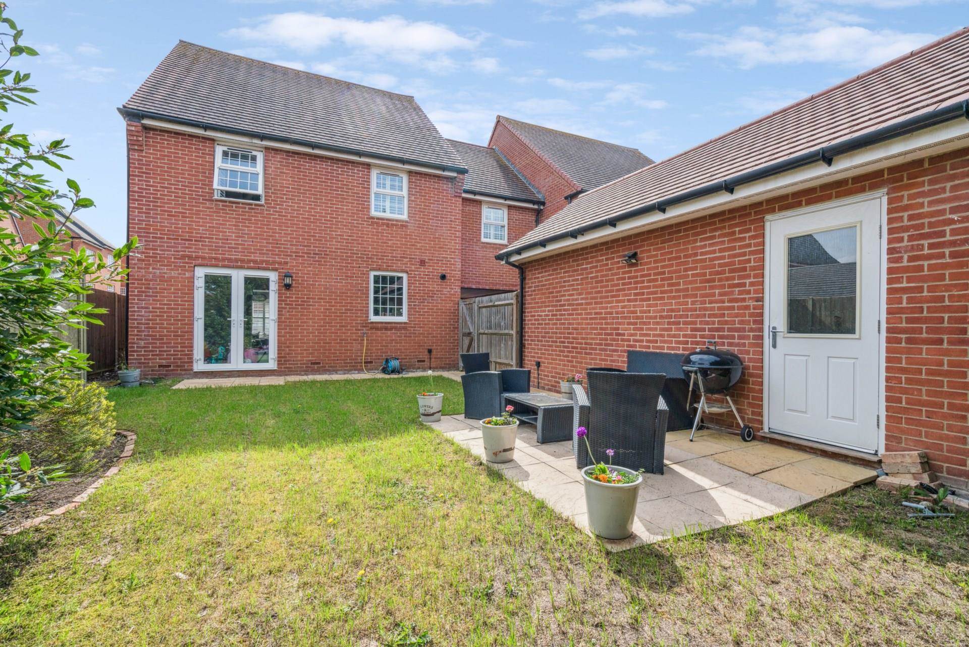 Additional Property Image 4 bedroom Link Detached House for sale in Bushey 10