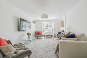 4 bedroom Link Detached House for sale in Bushey