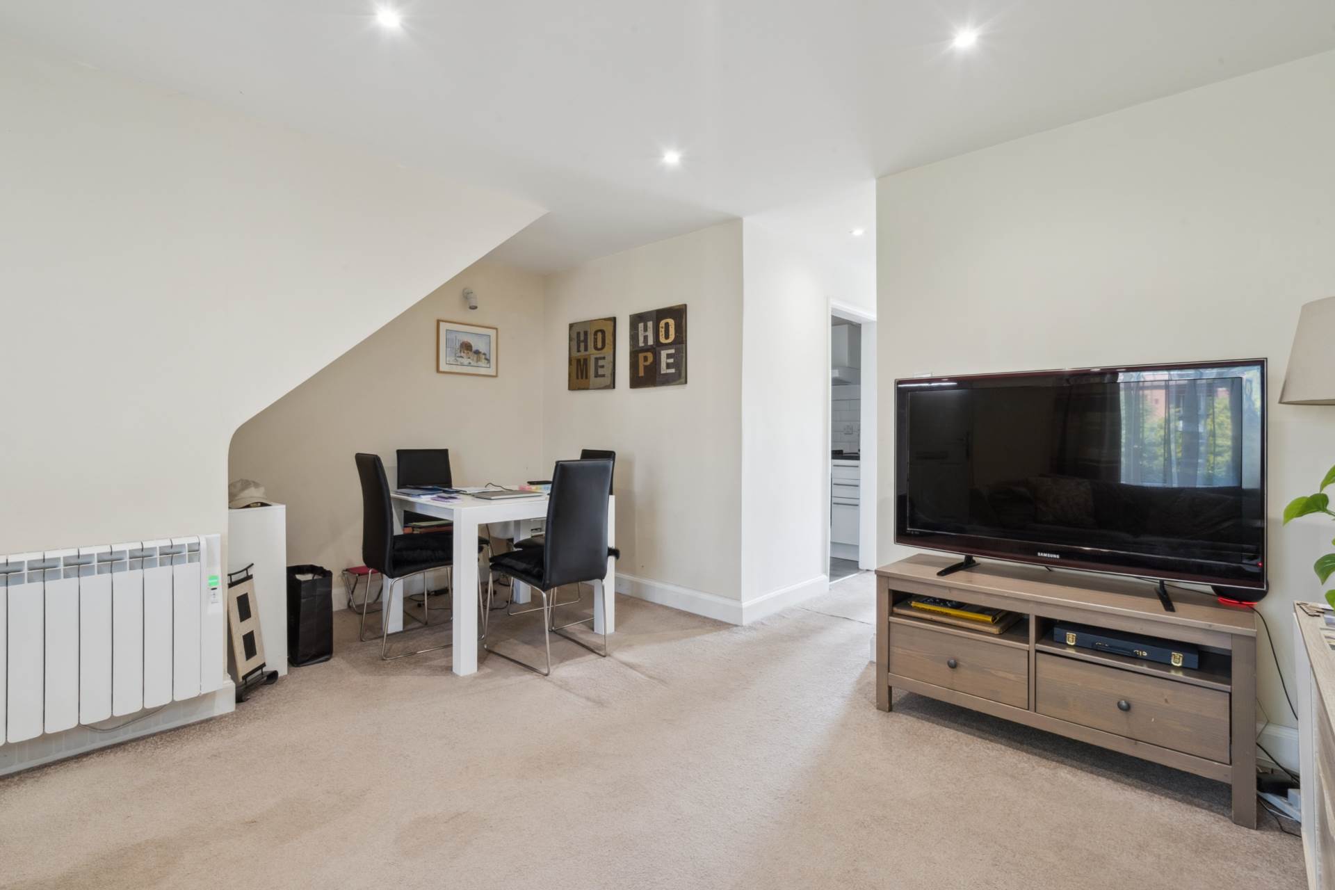 Additional Property Image 1 bedroom Maisonette for sale in Bushey 4