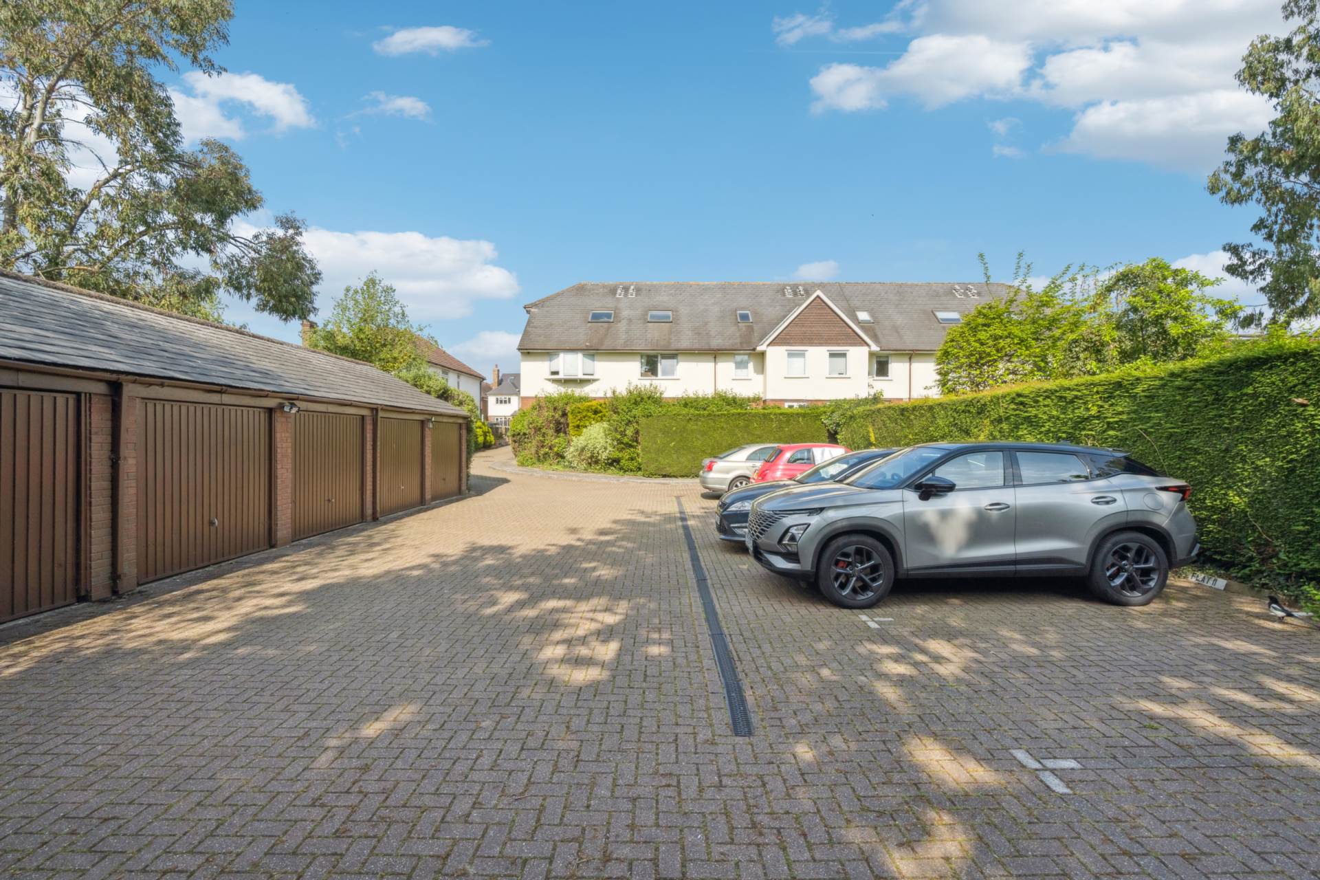Additional Property Image 1 bedroom Maisonette for sale in Bushey 9
