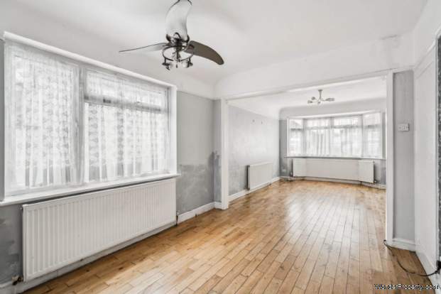 Additional Property Image 3 bedroom Semi Detached Bungalow for sale in Watford 2