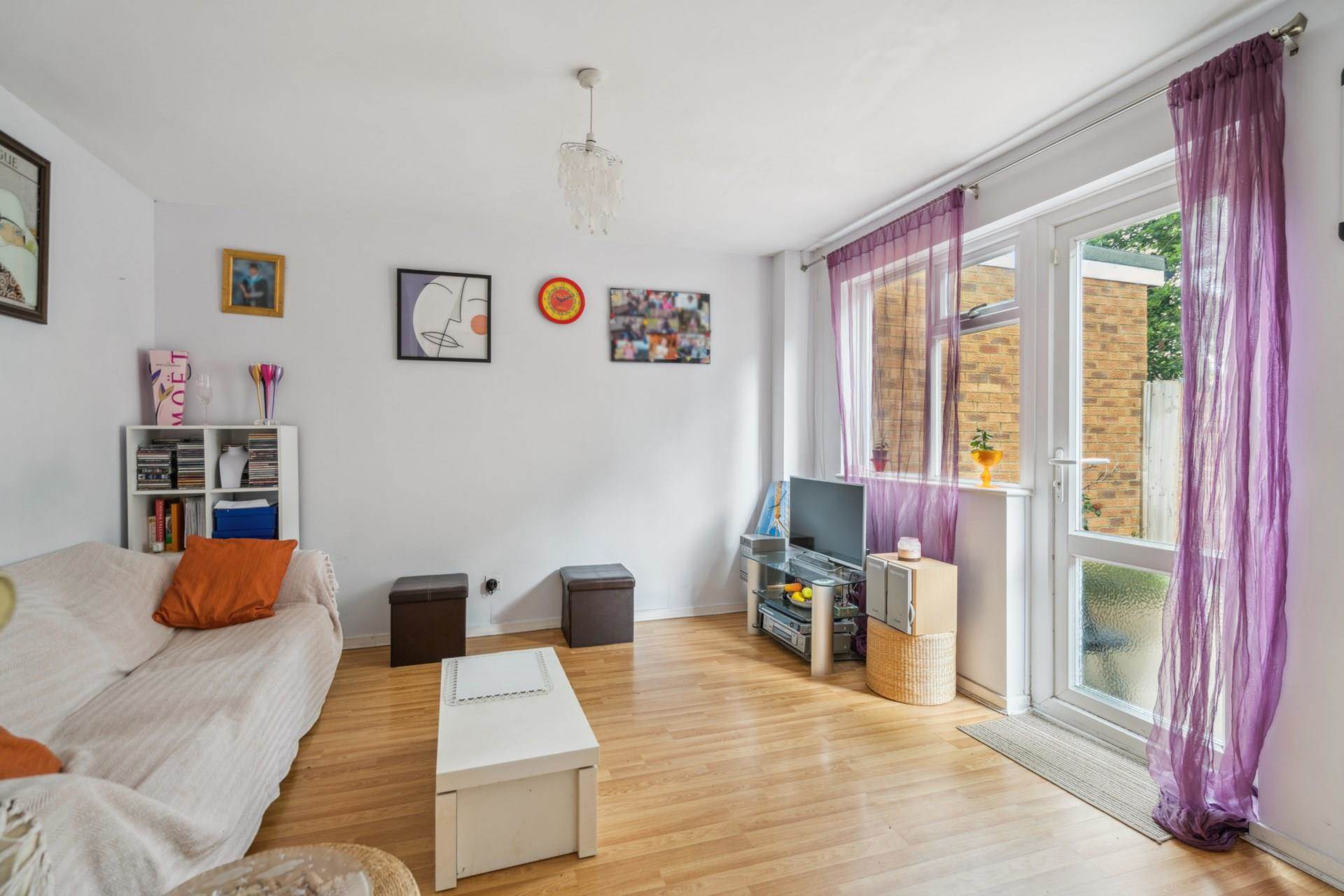 Additional Property Image 1 bedroom End of Terrace for sale in Bushey 3
