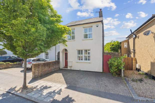 3 bedroom Detached for sale in Watford
