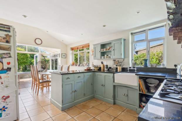 Additional Property Image 3 bedroom Detached for sale in Watford 6
