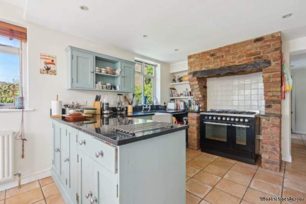 Additional Property Image 3 bedroom Detached for sale in Watford 7