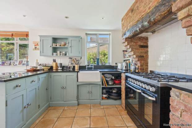 Additional Property Image 3 bedroom Detached for sale in Watford 8