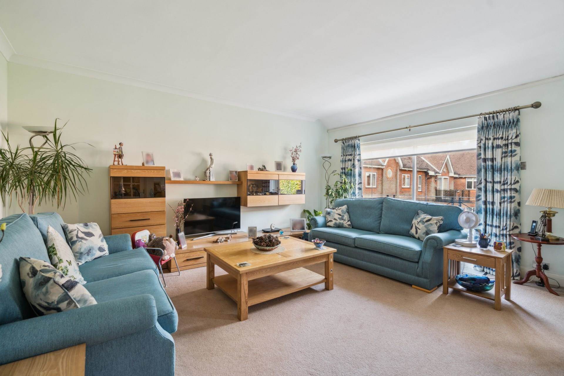 3 bedroom Flat for sale in Bushey