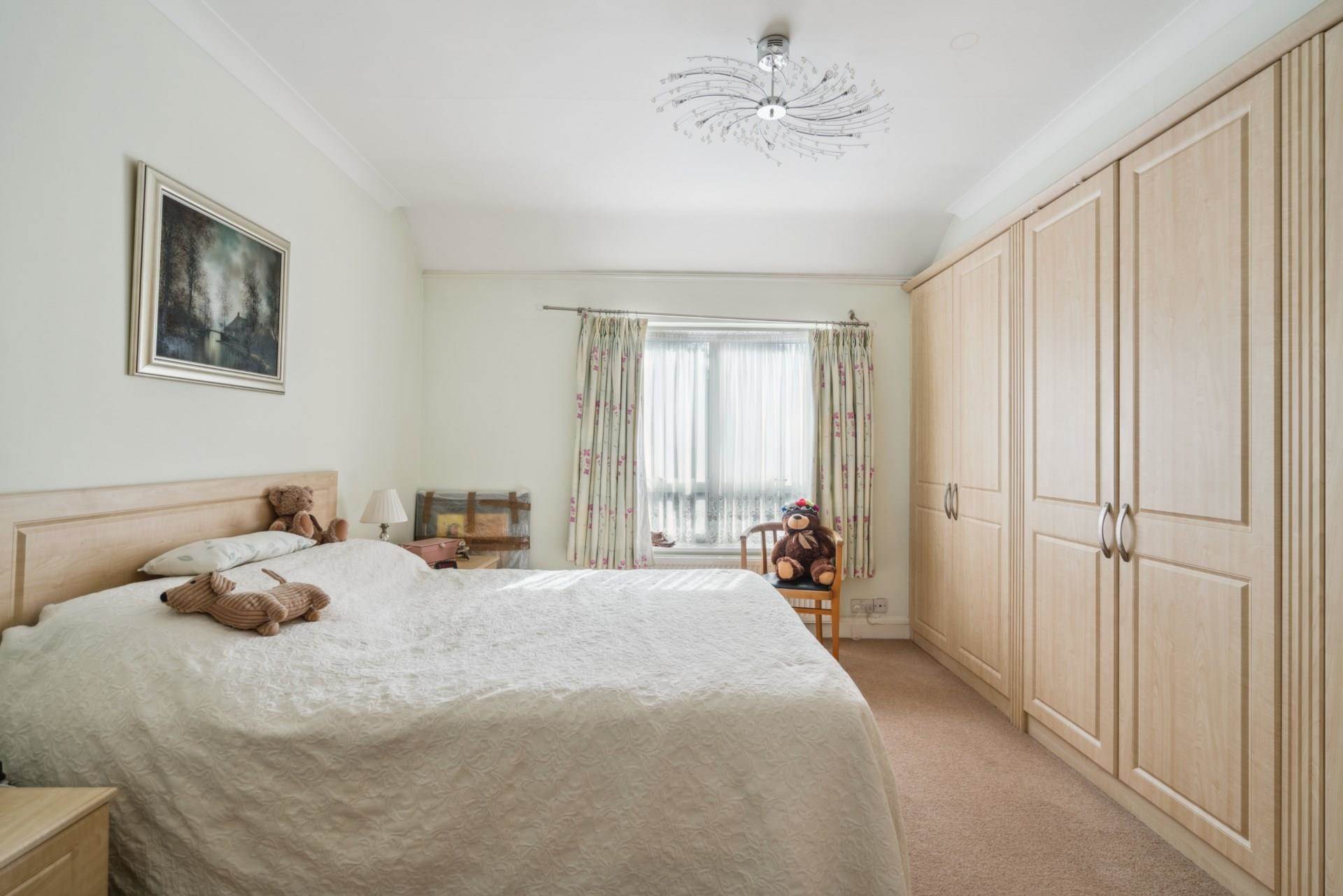 Additional Property Image 3 bedroom Flat for sale in Bushey 6