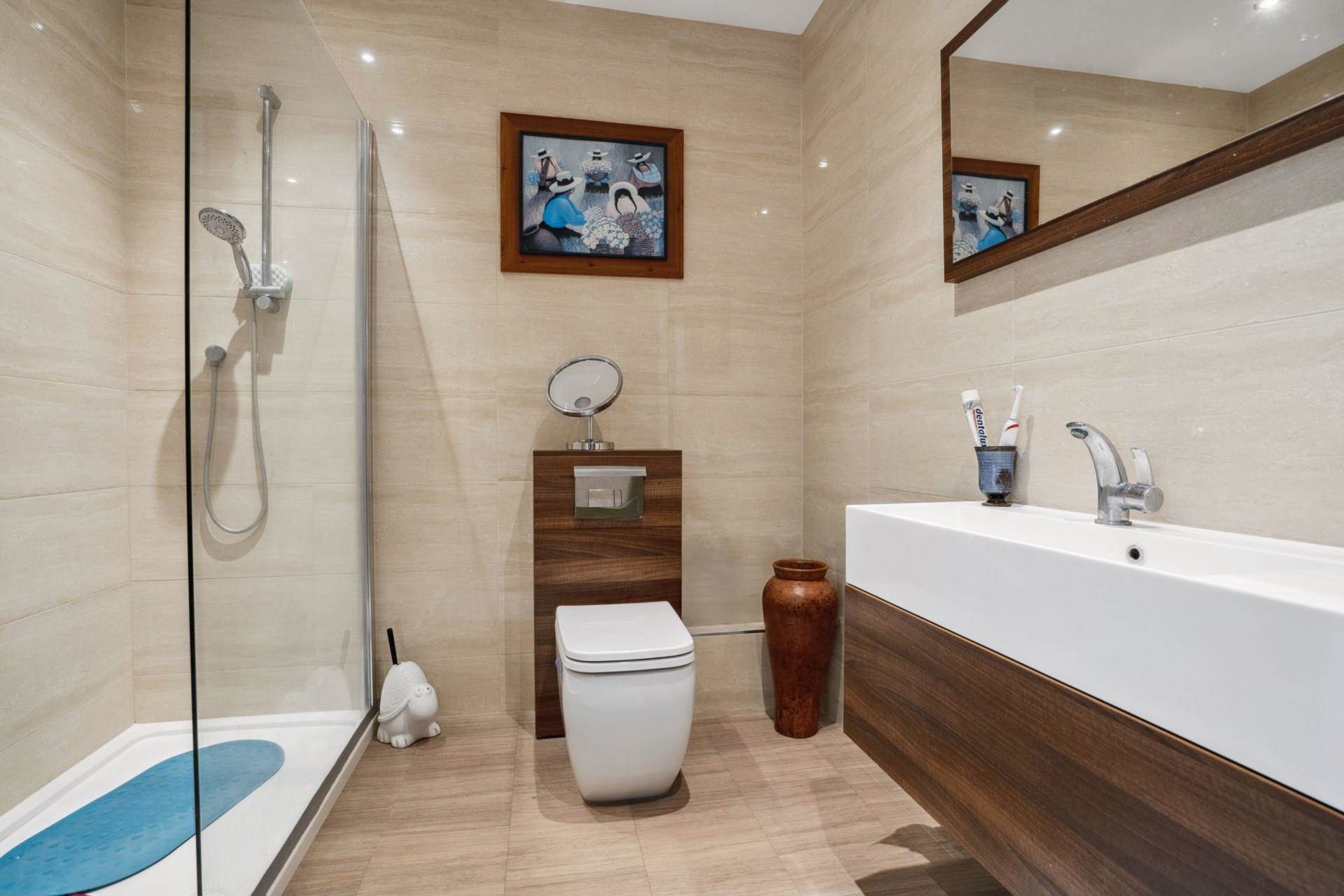Additional Property Image 3 bedroom Flat for sale in Bushey 8