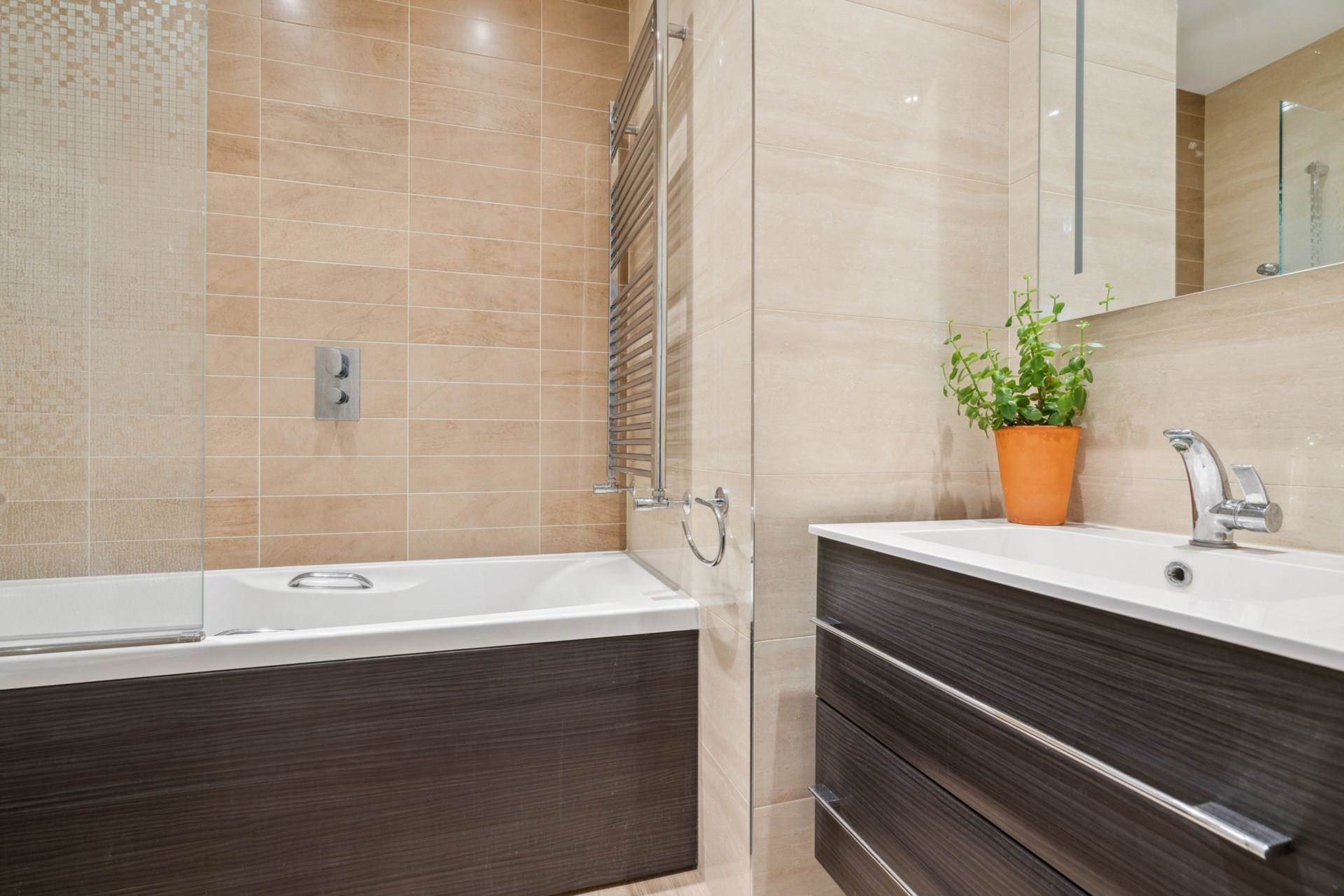 Additional Property Image 3 bedroom Flat for sale in Bushey 11