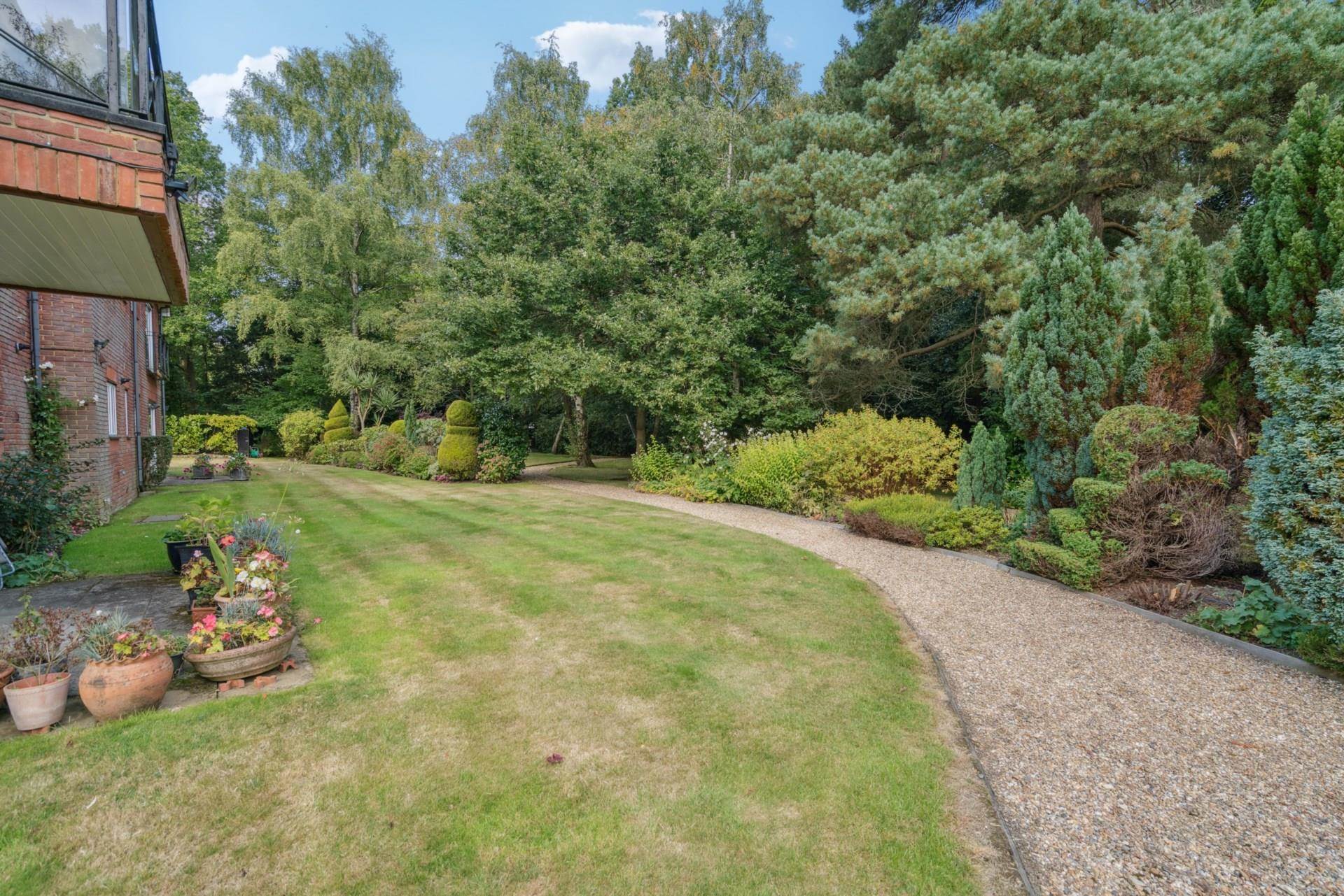 Additional Property Image 3 bedroom Flat for sale in Bushey 14