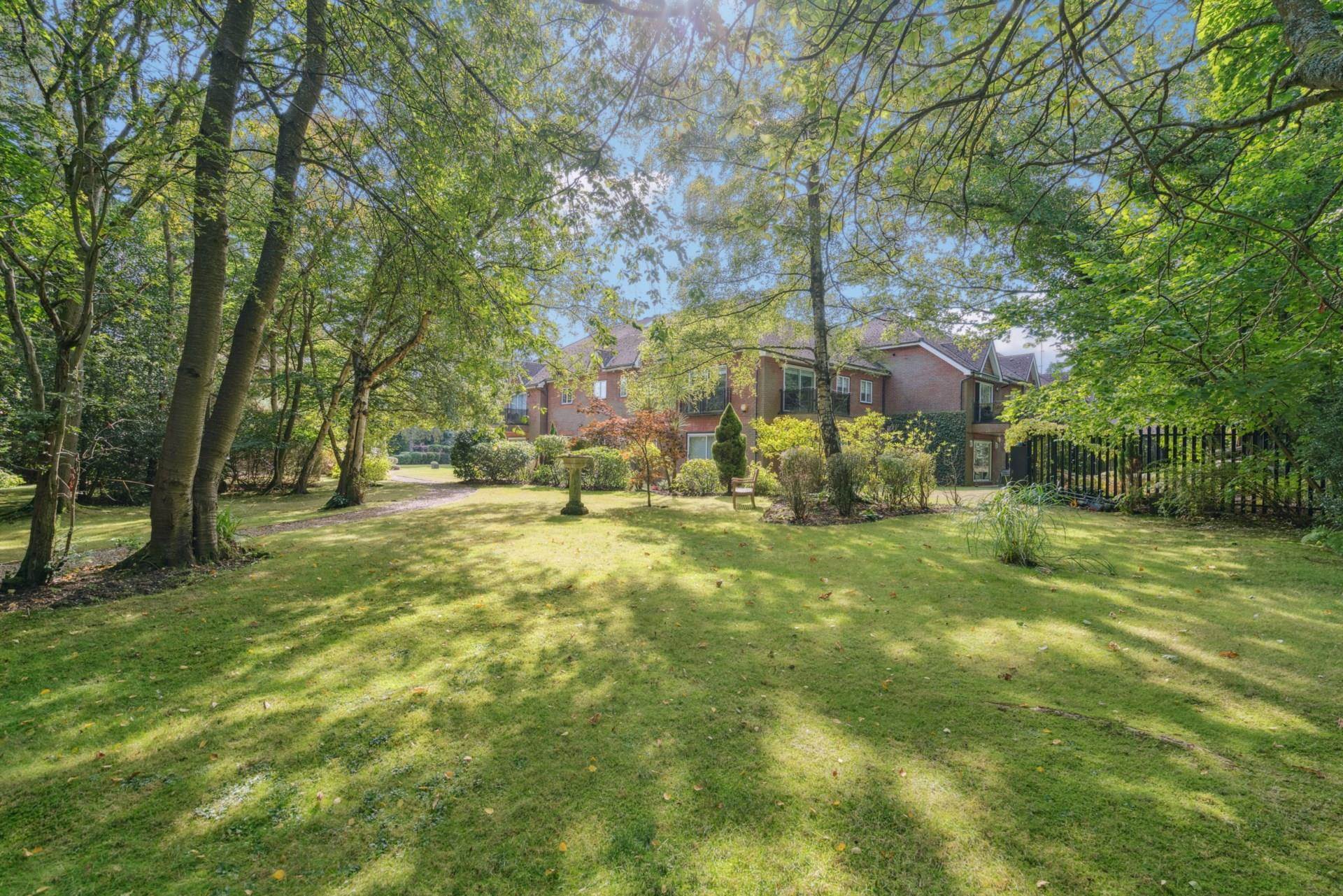 Additional Property Image 3 bedroom Flat for sale in Bushey 16
