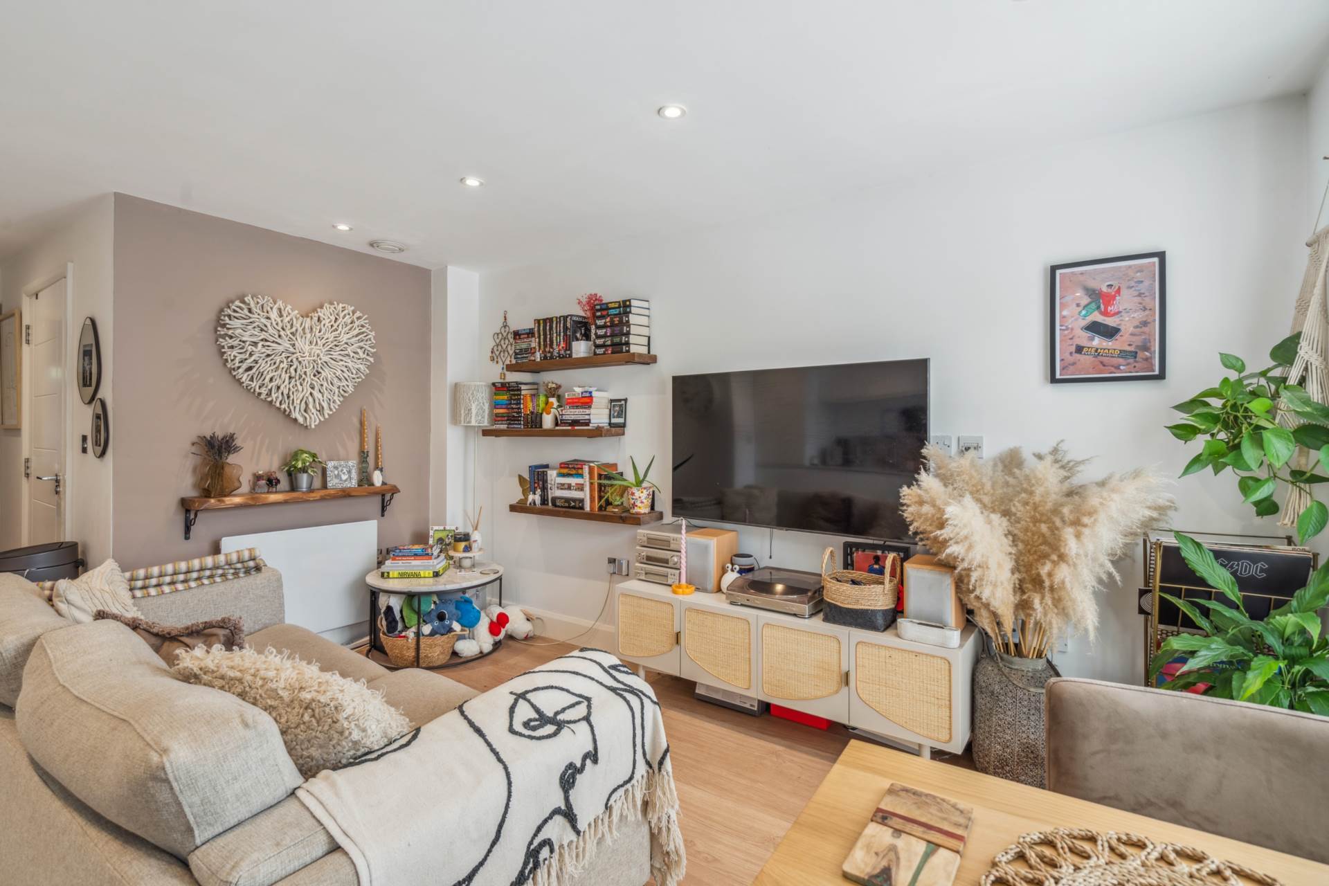 Additional Property Image 1 bedroom Flat for sale in Bushey 3