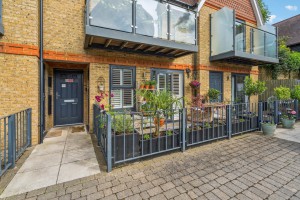 1 bedroom Flat for sale in Bushey