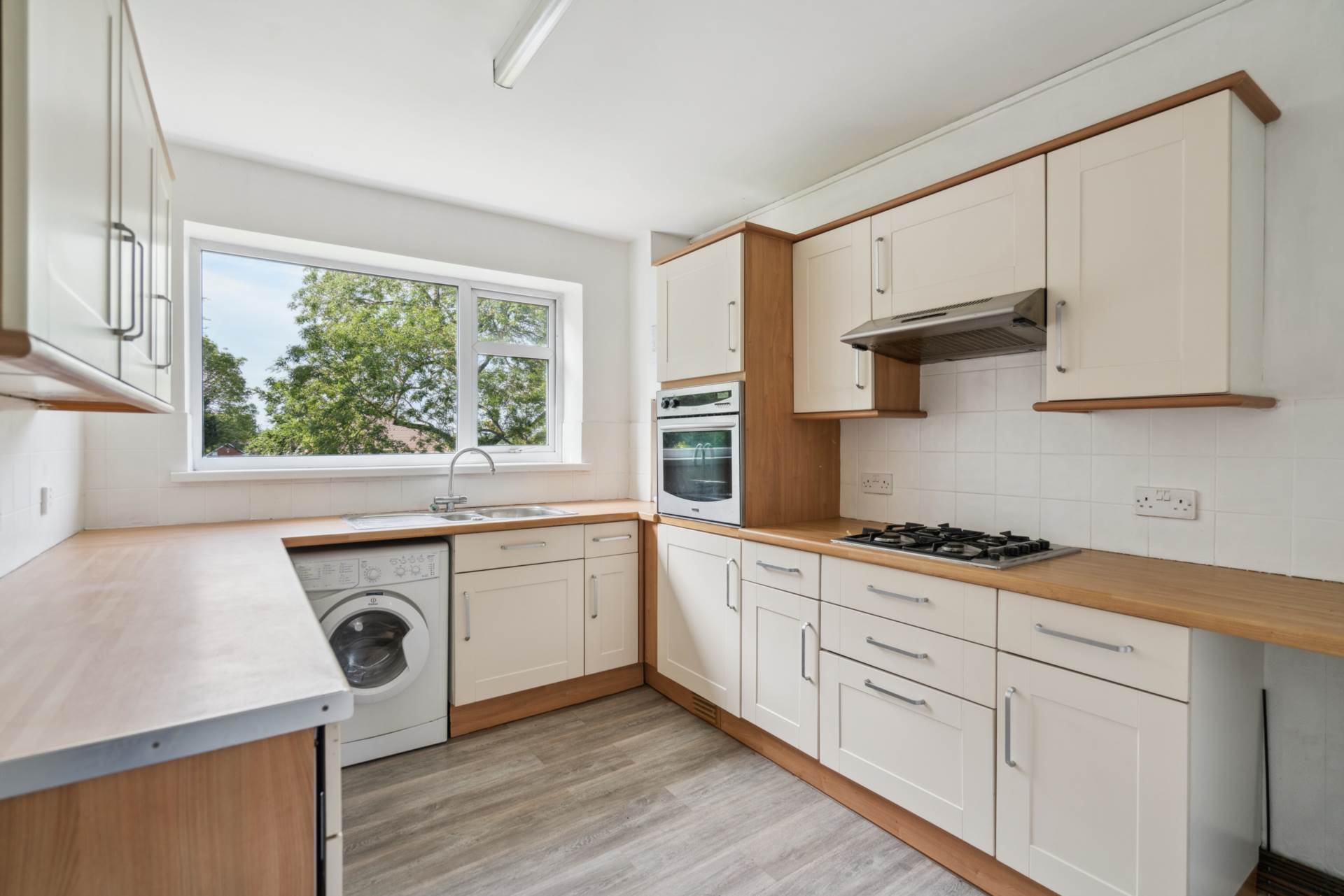 Additional Property Image 2 bedroom Flat for sale in Bushey 3