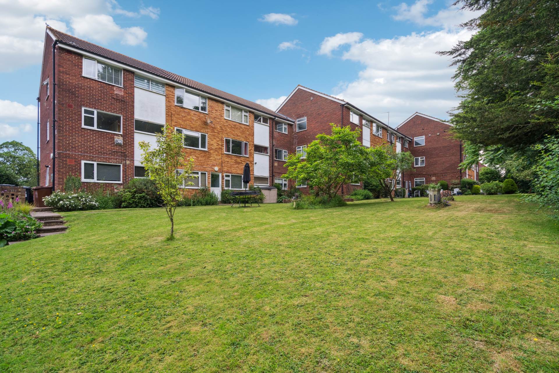 Additional Property Image 2 bedroom Flat for sale in Bushey 9