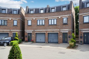 3 bedroom Semi Detached for sale in Bushey