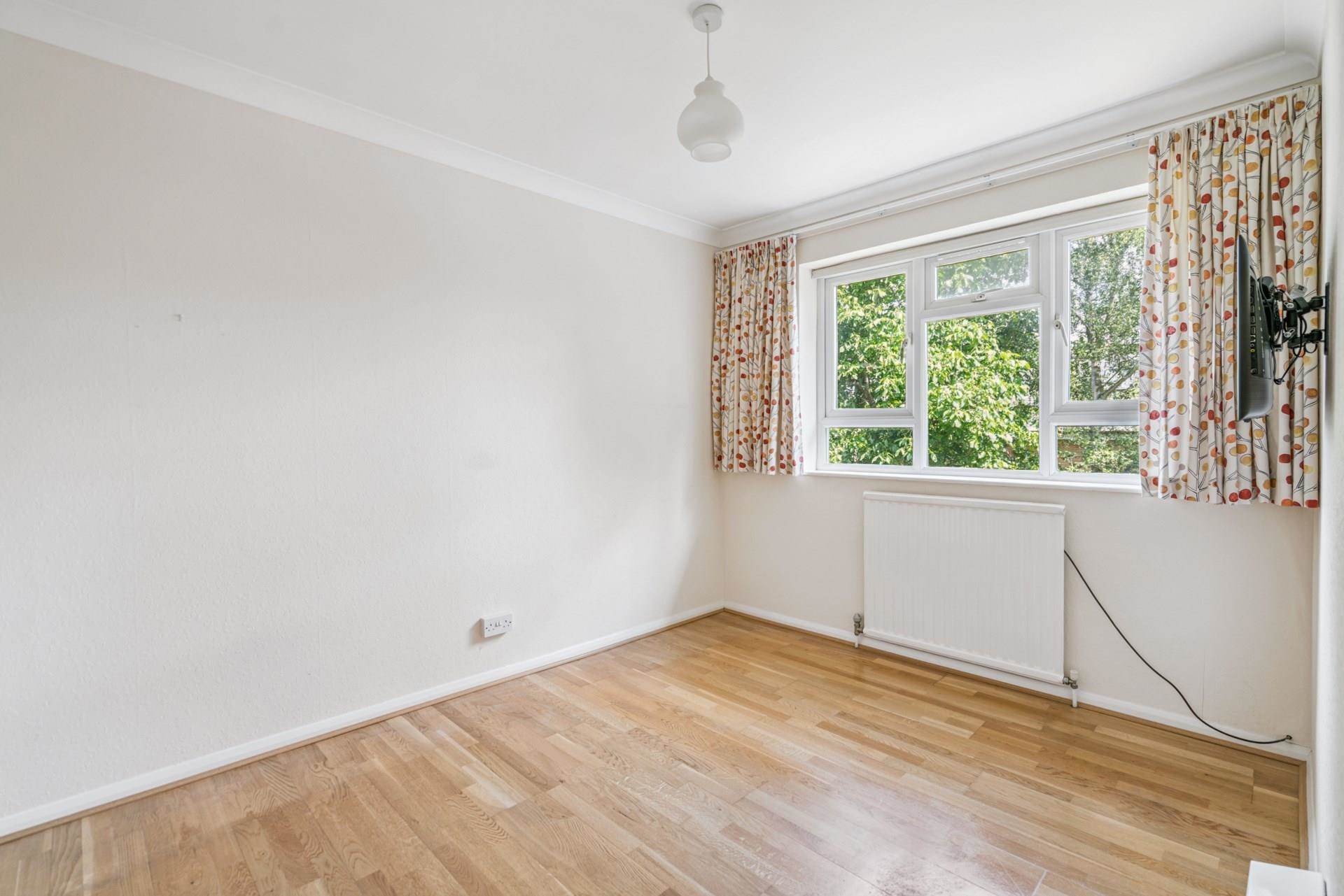 Additional Property Image 2 bedroom Maisonette for sale in Bushey 8