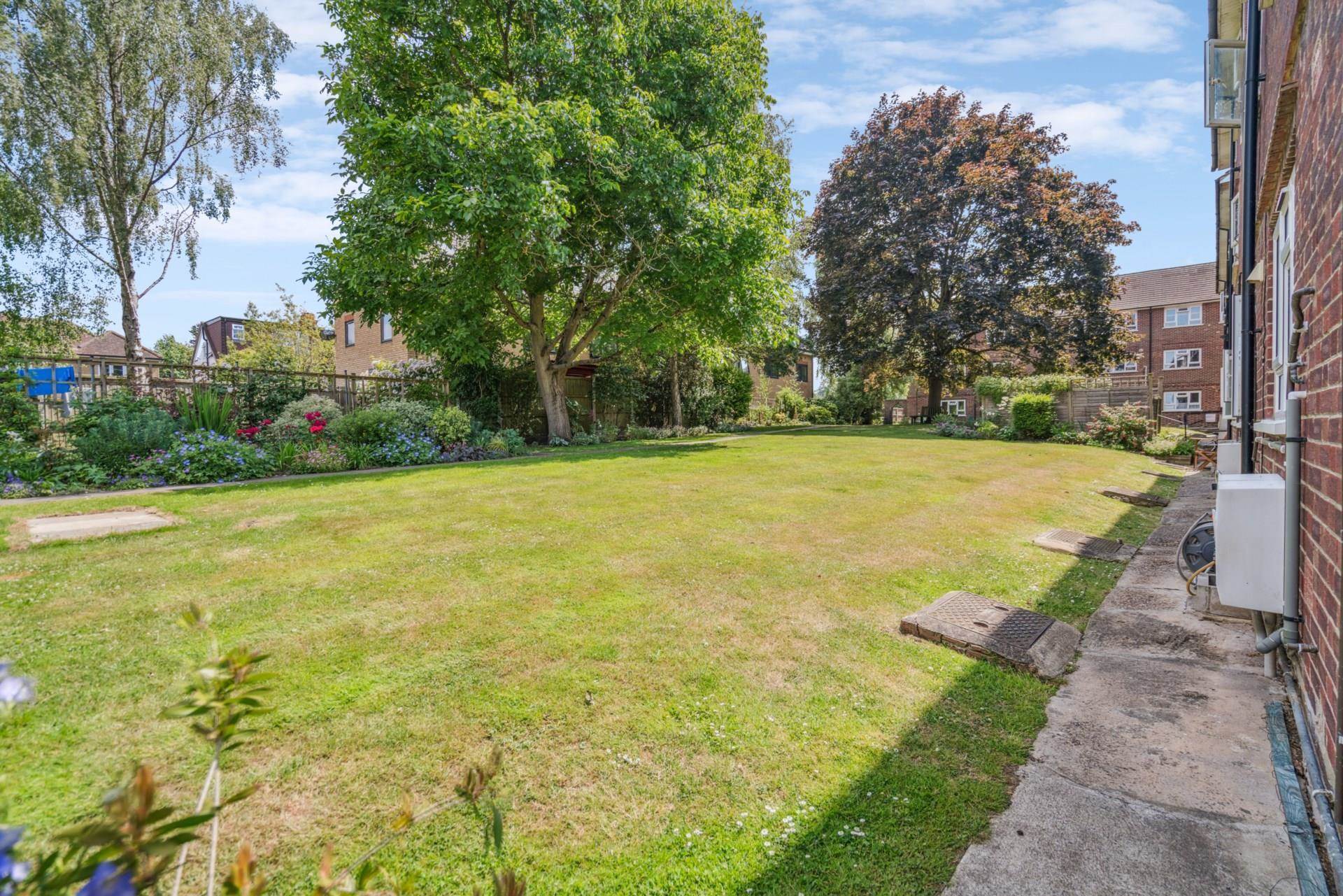 Additional Property Image 2 bedroom Maisonette for sale in Bushey 10