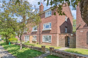 2 bedroom Maisonette for sale in Bushey