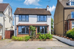 4 bedroom Detached for sale in Bushey